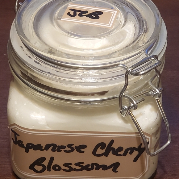 WHIPPED SHEA BUTTER - Picture 1 of 6